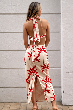Vestido Palmira – Longo Costa Nua com Estampa Tropical Vermelha