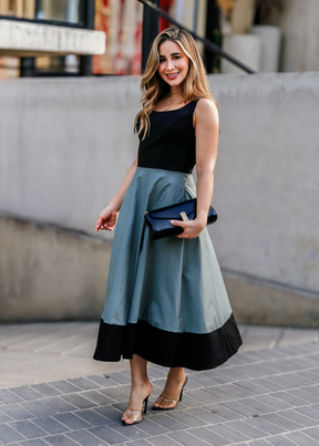 Vestido Midi Bicolor "Helena" com Saia Rodada Elegante