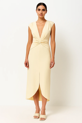 Vestido Midi Drapeado com Decote Profundo e Fenda Tulipa